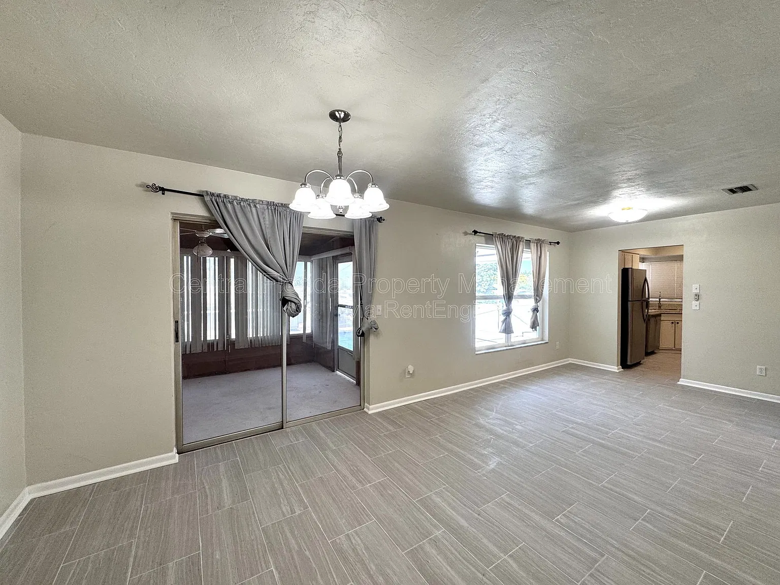 3 bed, 2.0 bath, 1370 sqft, $2,050 — Photo 2