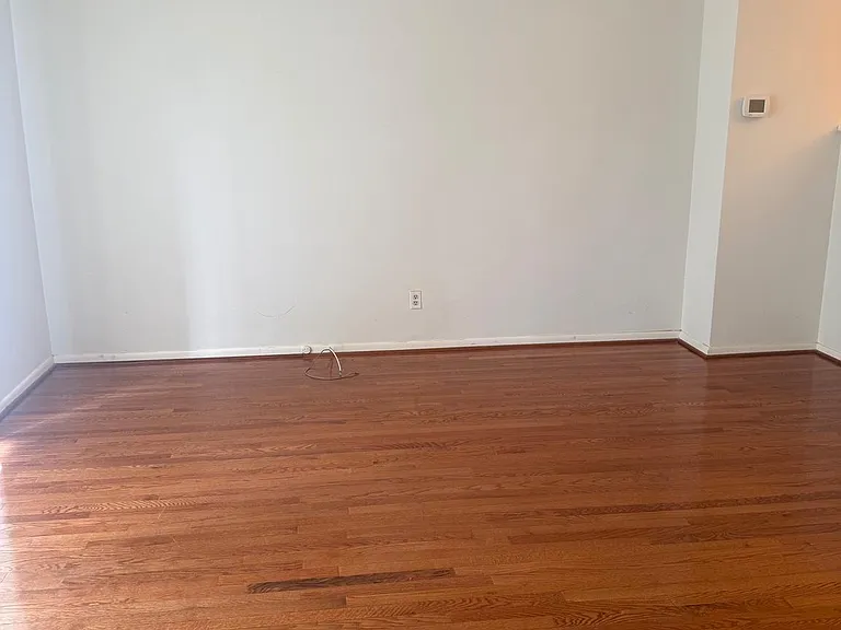 113 Montrose Ave — Photo 8