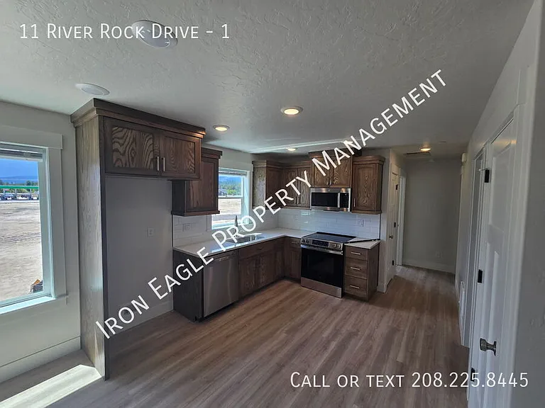 11 River Rock Dr #1 — Photo 3