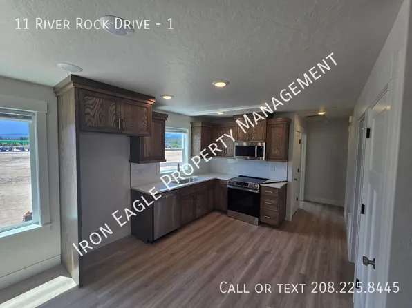 11 River Rock Dr #1, Cascade, ID 83611