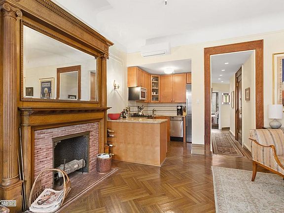 2nd image of 24 Montgomery Pl APT 3
