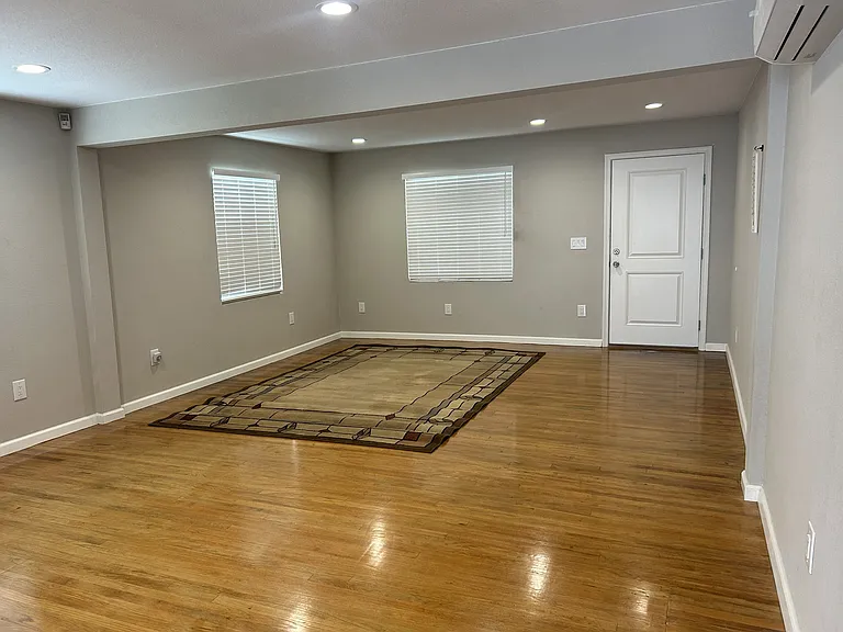 506 N Claudina St — Photo 10