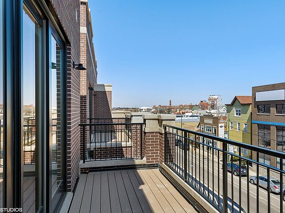 2nd image of 3122 N Clybourn Ave #3S