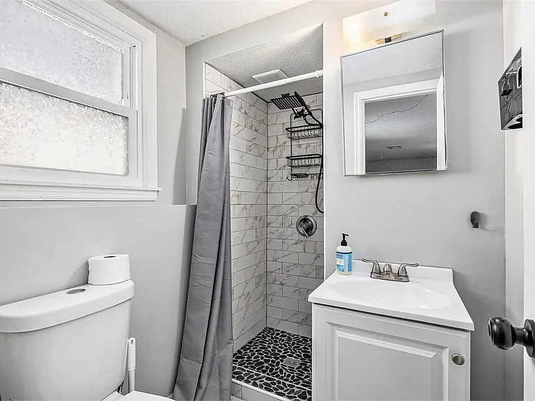 6704 Lakeshore Dr — Photo 10