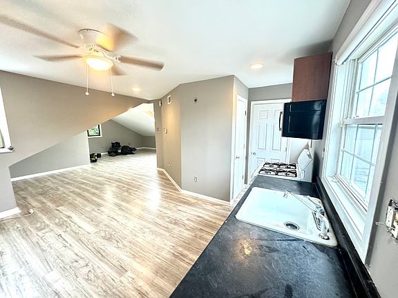 4th image of 512 Chapel St Unit 3