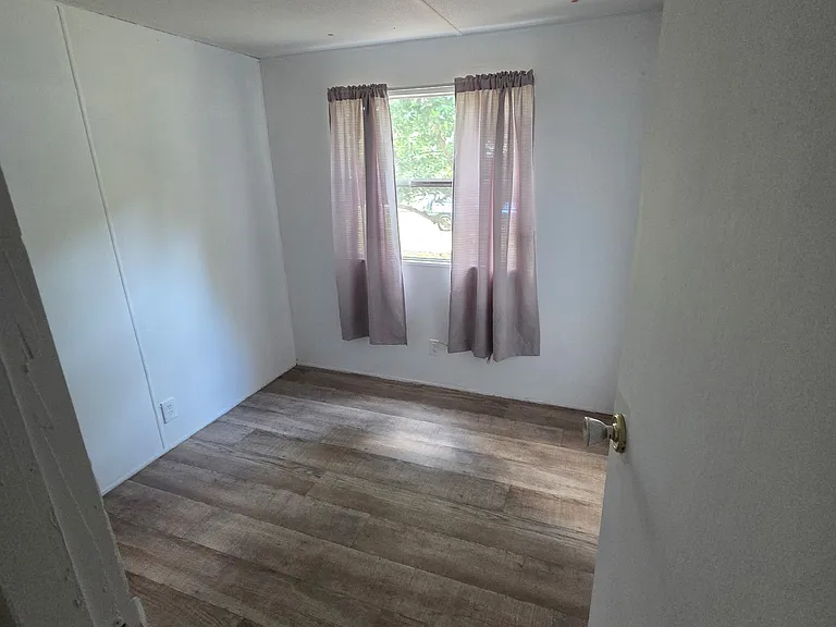4625 Pine St — Photo 9