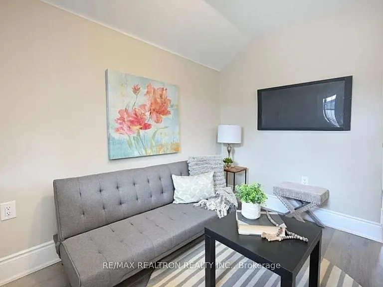 31 Greenaway Ave — Photo 6
