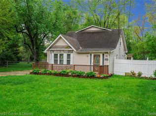 33805 Orangelawn St, Livonia, MI 48150