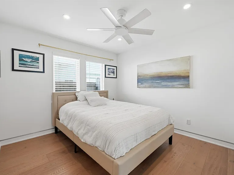 2219 Graham Ave — Photo 29