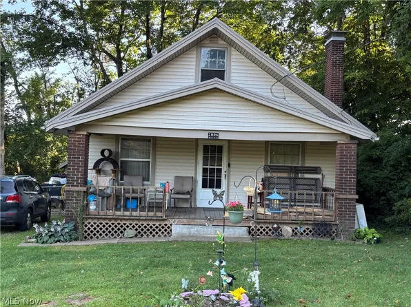 2806 3rd St NE, Canton, OH 44704