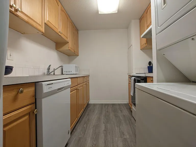 1110 Highland Dr — Photo 7