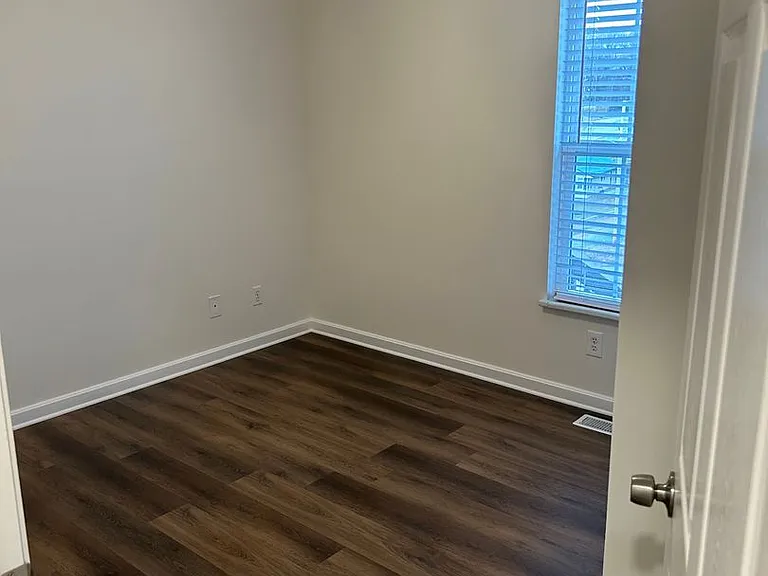 907 Mynders Ave — Photo 16