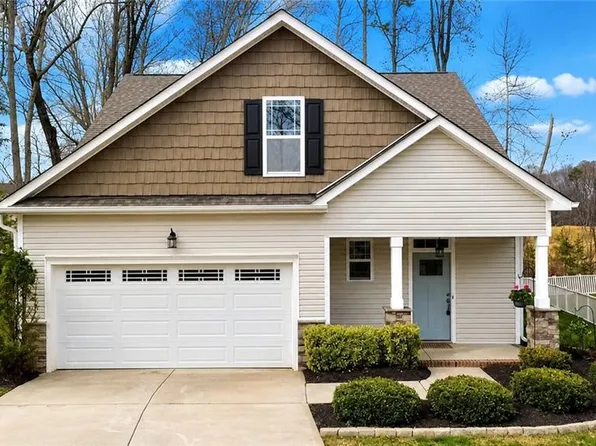 1208 Yellow Wood Dr, Mebane, NC 27302