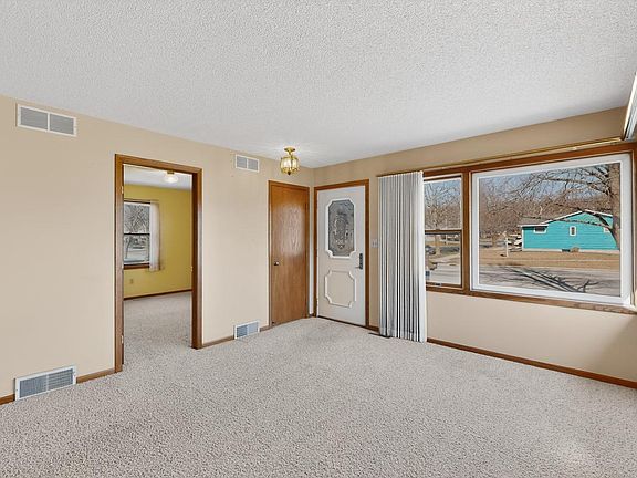 4th image of 605 Main St S