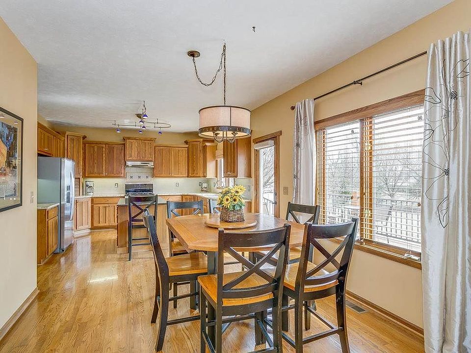 1st image of 209 W Sienna Ct