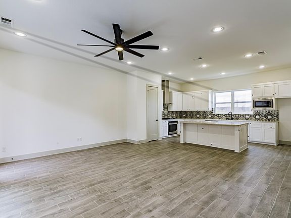 4th image of 2637 Carolwood Ln