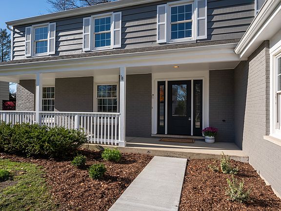 2nd image of 1073 Tamarack Ln