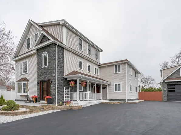 49 Beach Rd, Salisbury, MA 01952