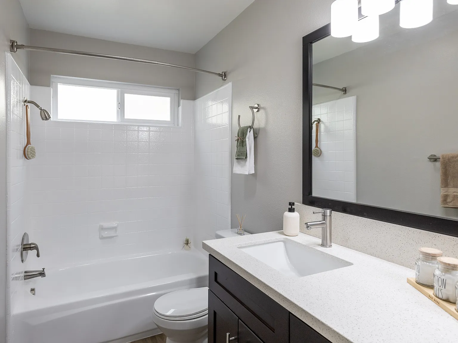 9404 Apartment Homes — Photo 3