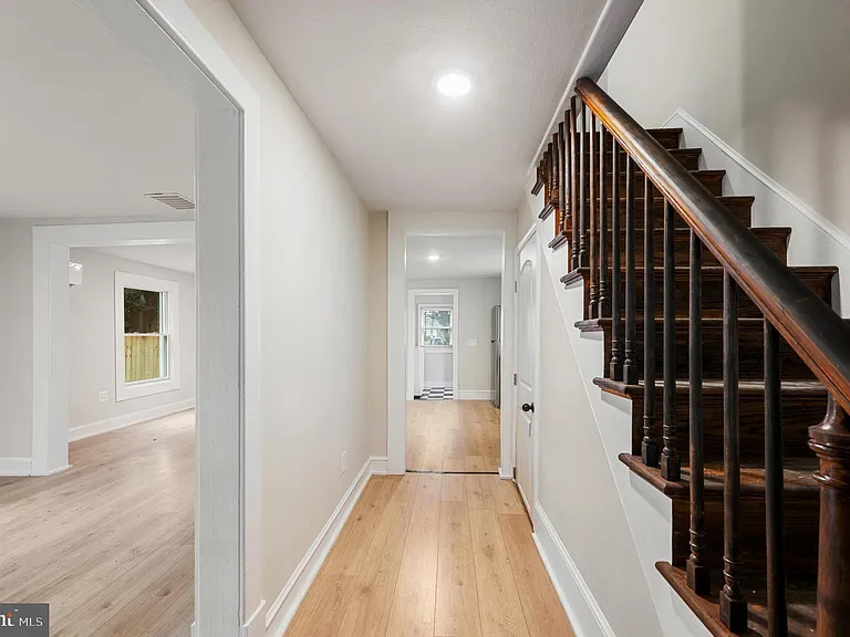 553 Highland Ave — Photo 2