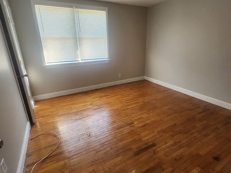 625 E Annsbury St — Photo 2