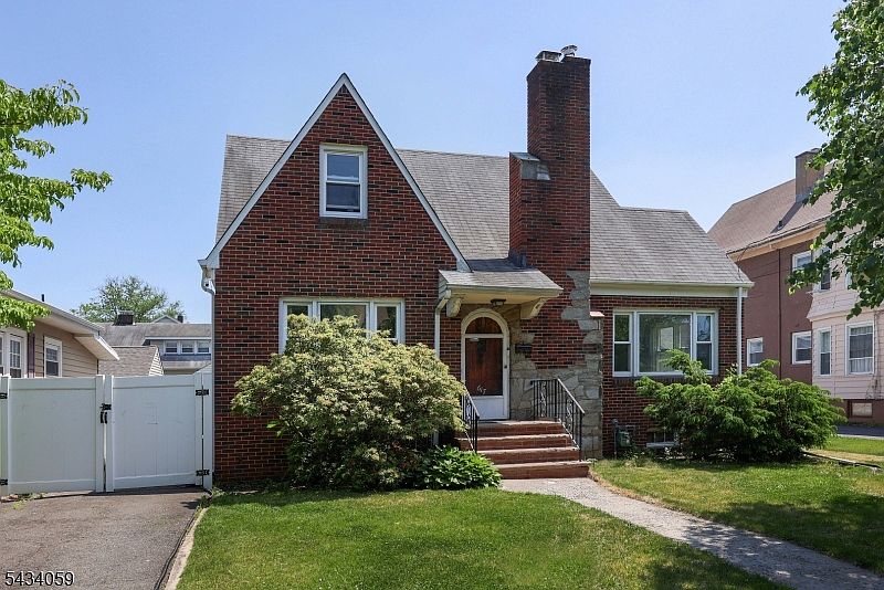 1st image of 617 Bryant St