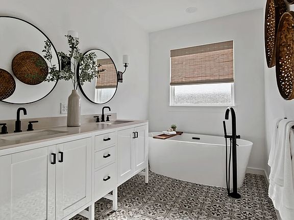 Primary bath with dual sinks and freestanding tub