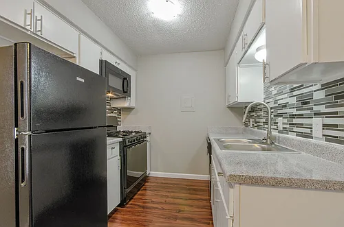 1000 Mary Apartment Homes Photo 1