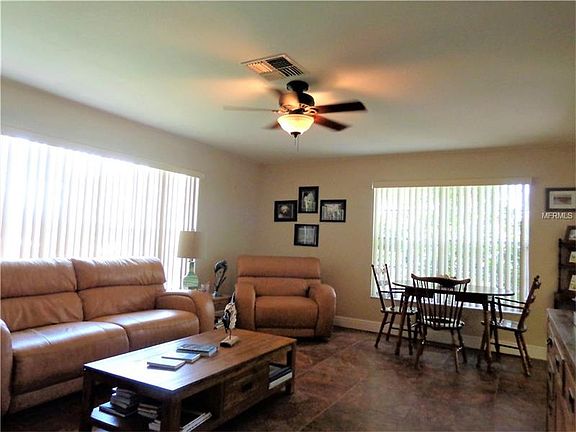 3rd image of 3581 Oak Lake Dr
