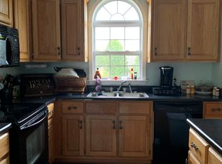 3 Greenfield Dr, Fayetteville, TN 37334