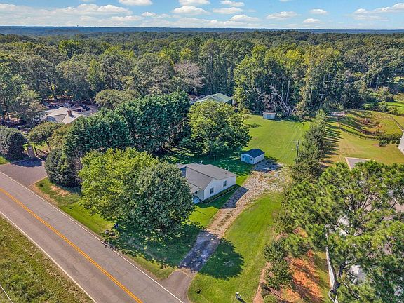 4th image of 1704 Carolina Country Club Rd