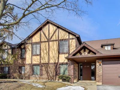 1720 Lakecliffe Dr APT A, Wheaton, IL, 60189