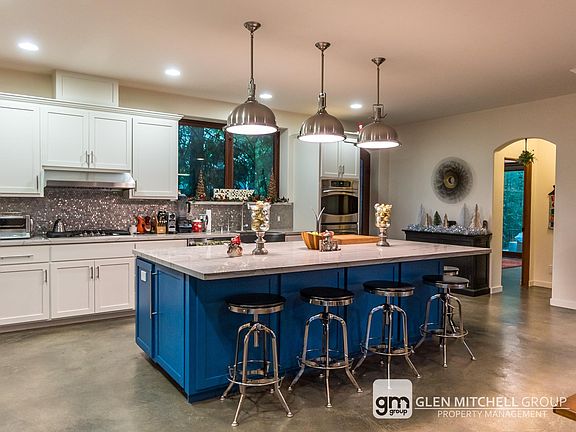 4th image of 426 Miramar Dr