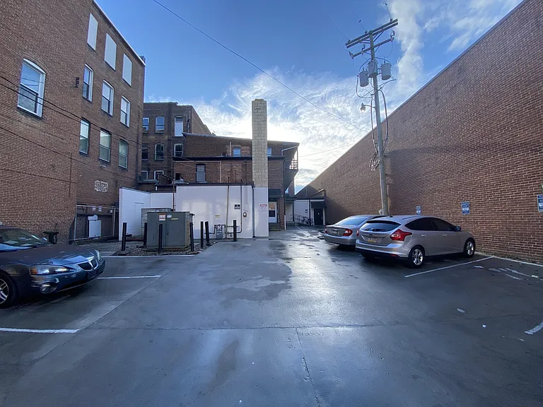 5 Center Sq — Photo 9