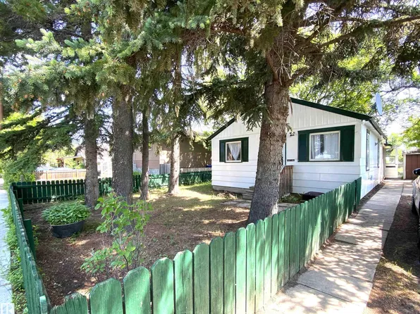 5007 49th St, Warburg, AB T0C 2T0