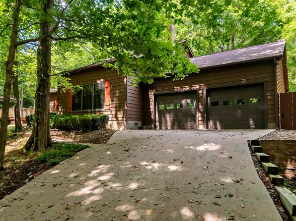 8 Loblolly Ln, Carbondale, IL 62902