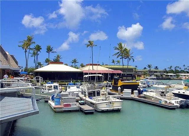 Koko Marina Mall 3 Blocks Away! 
Kona Brewery with live music!