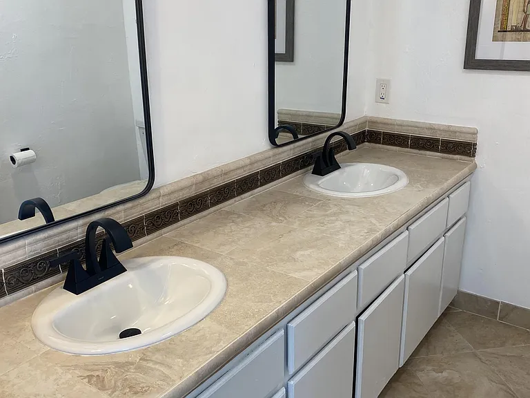 3022 Voltaire St — Photo 6