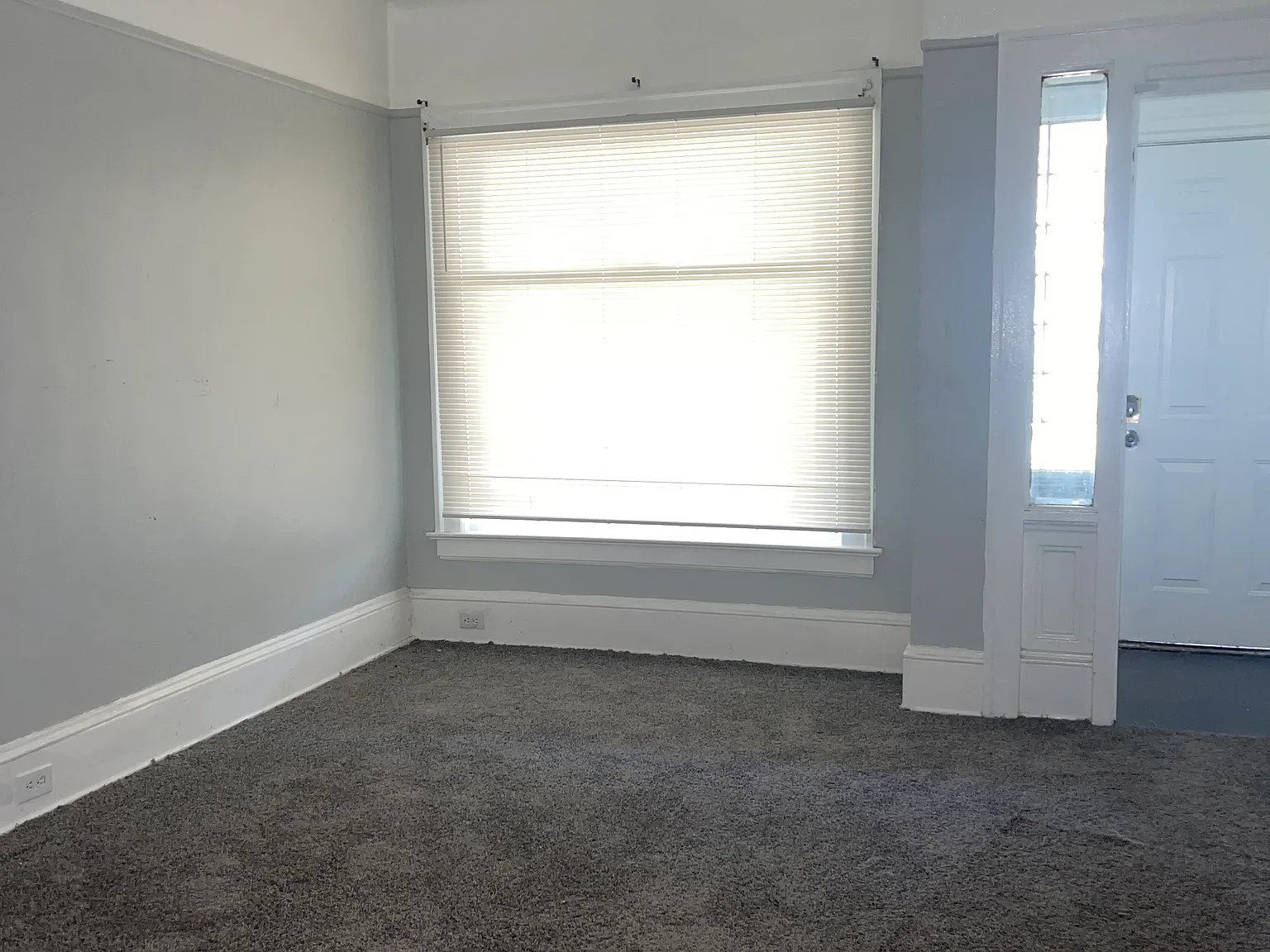 3 bed, 1100 sqft, $1,300 — Photo 3