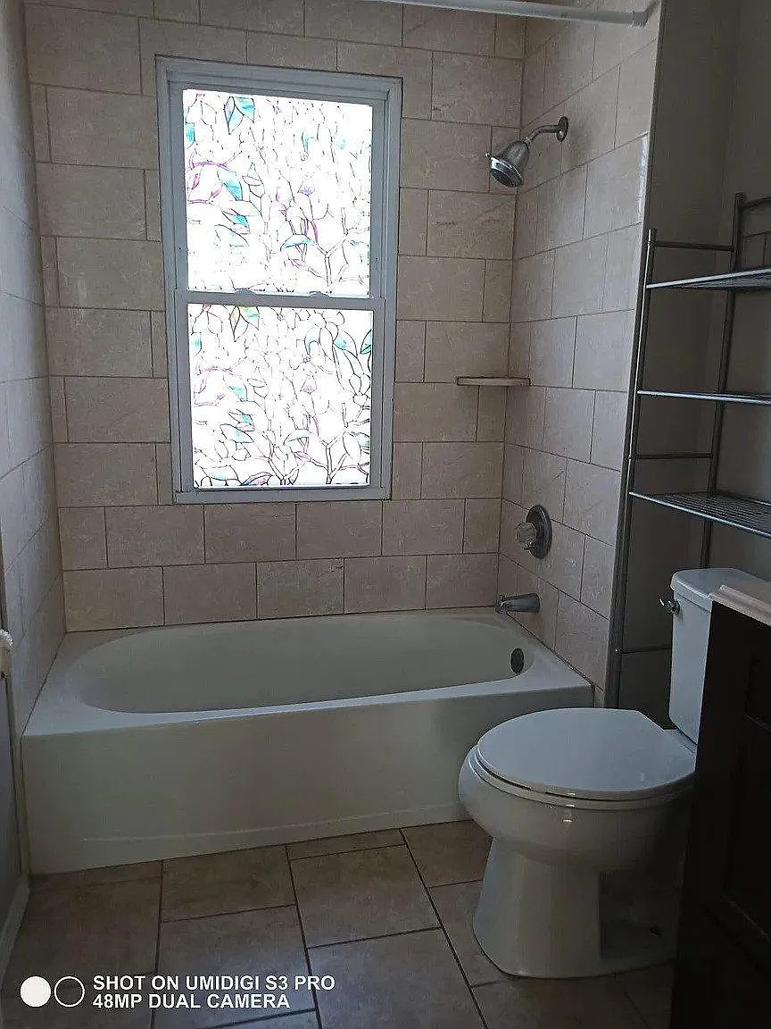 3 bed, 1300 sqft, $1,800 — Photo 1