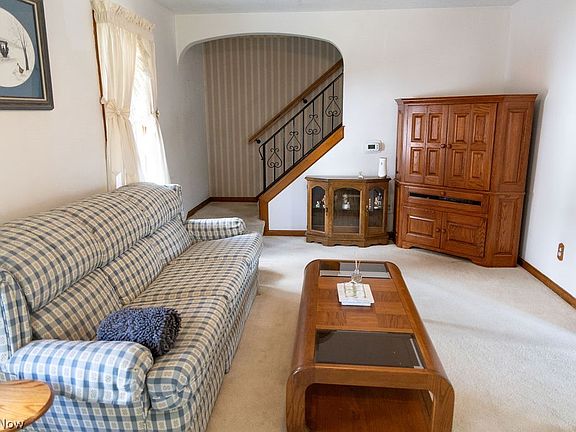 2nd image of 8 Driggs Ln