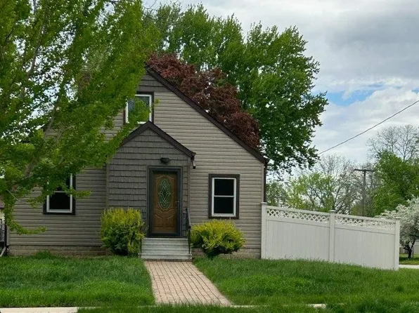 403 7th St NW, Rochester, MN 55901