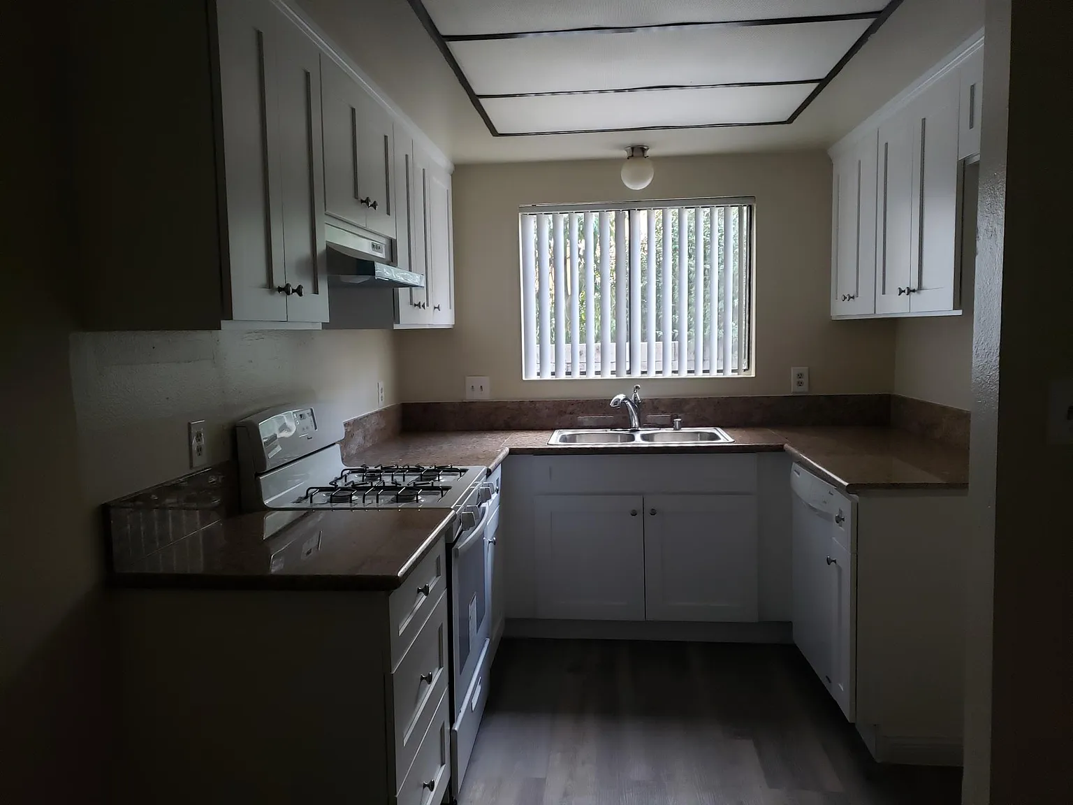 2 bed, 829 sqft, $2,350 — Photo 3