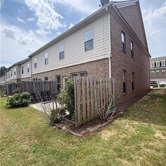 10643 Naramore Ln — Photo 21