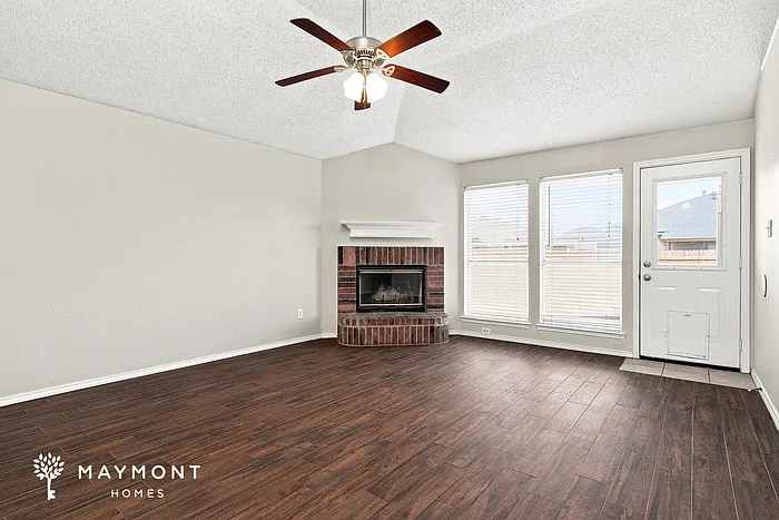 3 bed, 2.0 bath, 1761 sqft, $1,930 — Photo 4