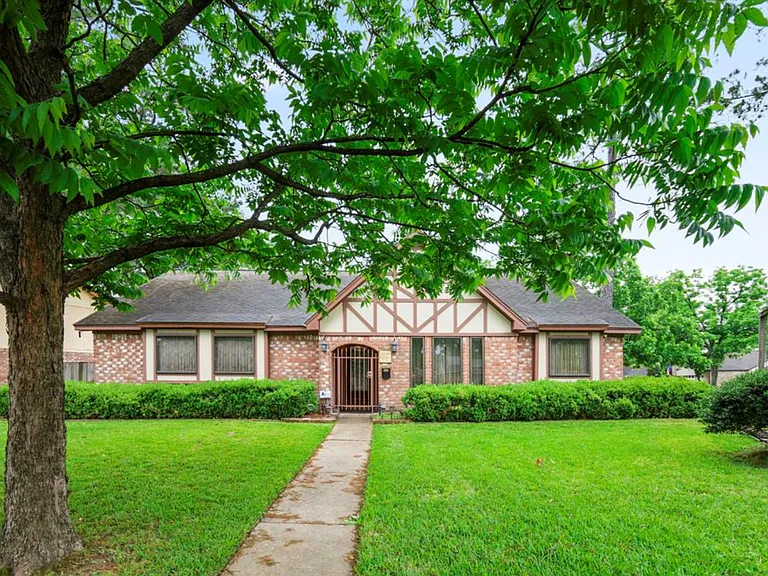 5727 Arbor Vitae Dr — Photo 1