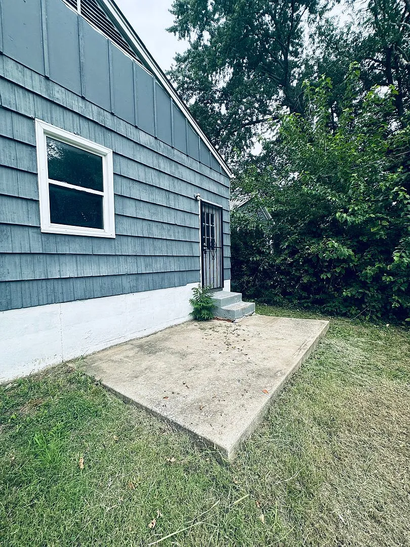 3 Bedroom 1 Bath Ranch Home For Rent — Photo 2