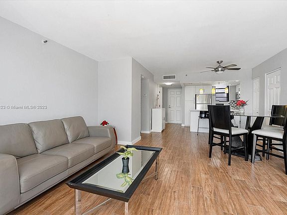 3rd image of 6820 Indian Creek Dr #1D