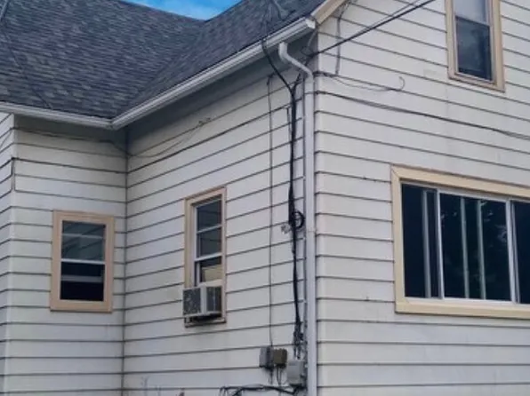 2011 Monroe St #2, Two Rivers, WI 54241