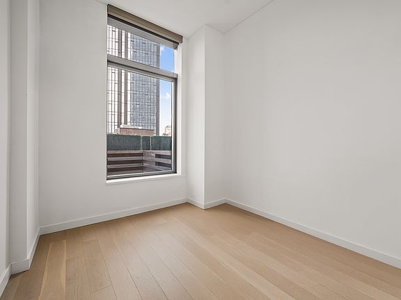 4th image of 3 Court Sq #509
